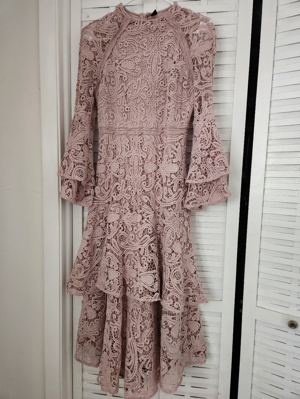 Lace Tiered Midi Dress in Dusty Pink